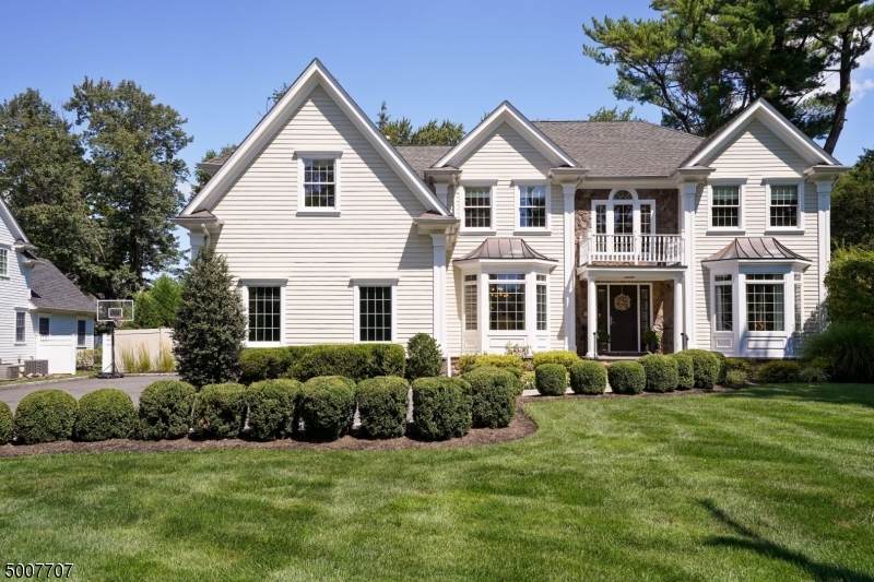 372 Shunpike Rd - Photo 1