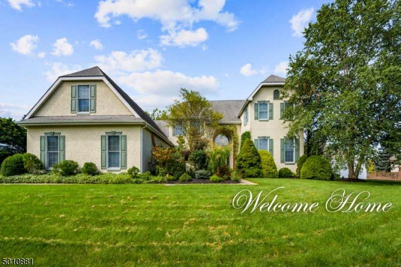 33 Thoroughbred Dr - Photo 1