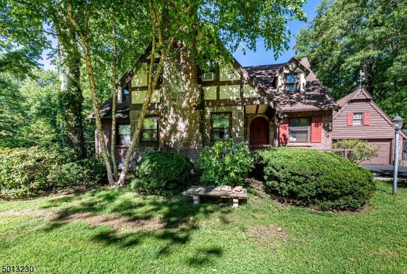 407 Middlesex Ave - Photo 1