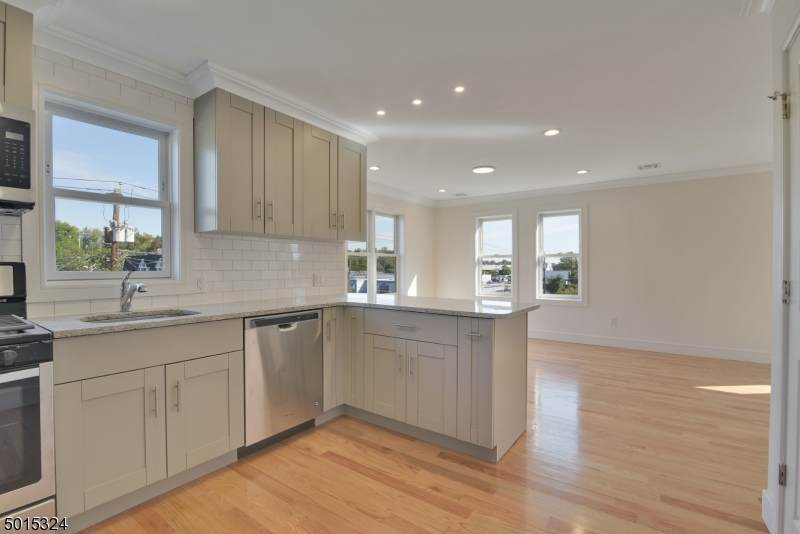 354 E South Ave - Photo 1