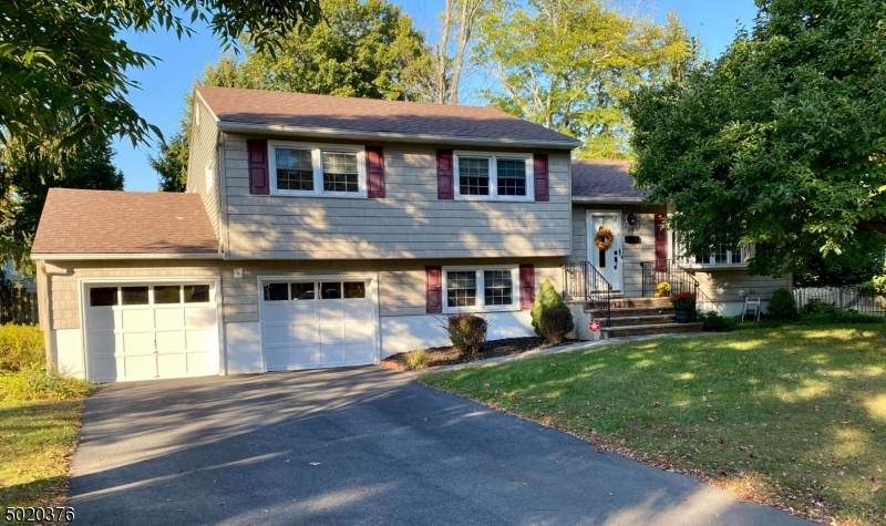 24 Kathleen Pl - Photo 1
