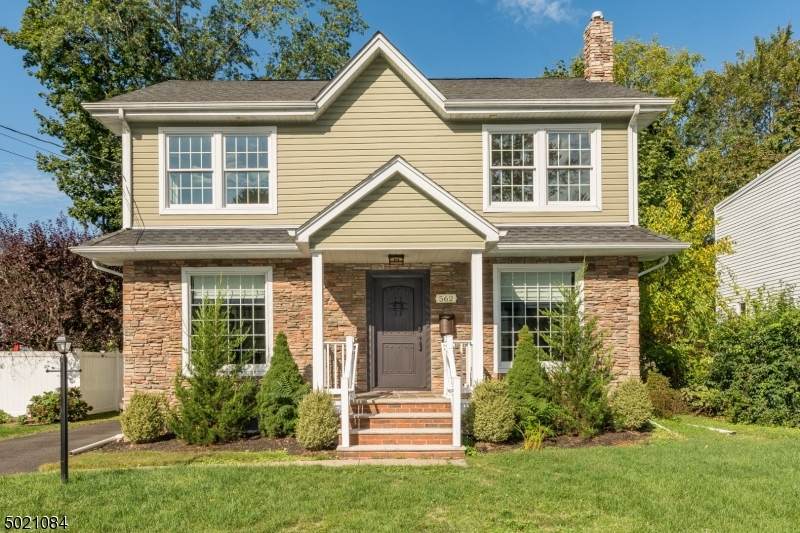 562 Barnett Pl - Photo 1