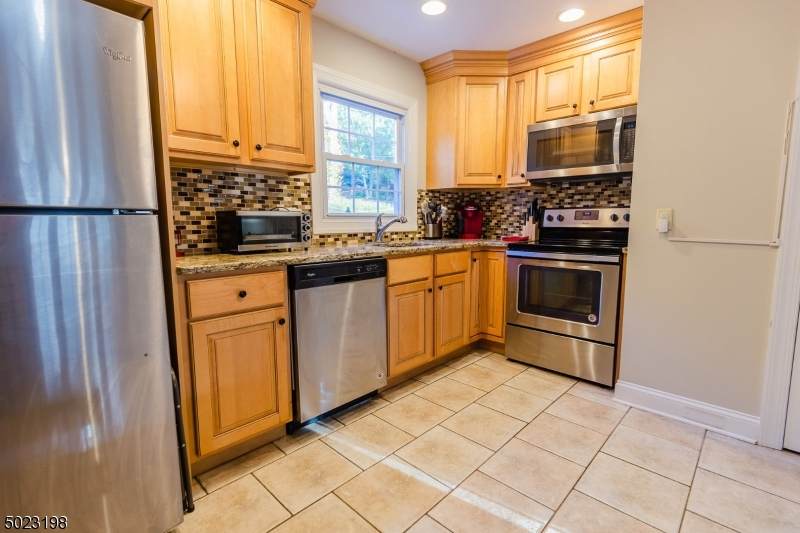 25 Greenwood Ave - Photo 1