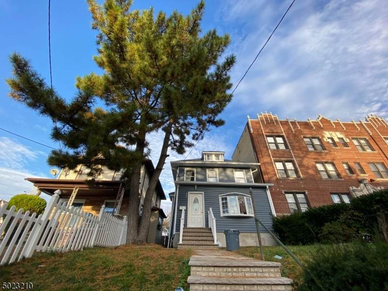 327 Cherry St - Photo 1