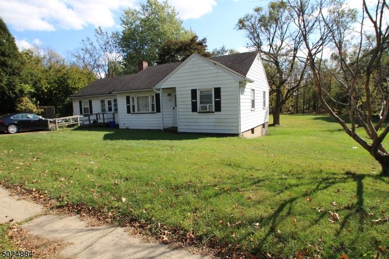 715 Sampton Ave - Photo 1