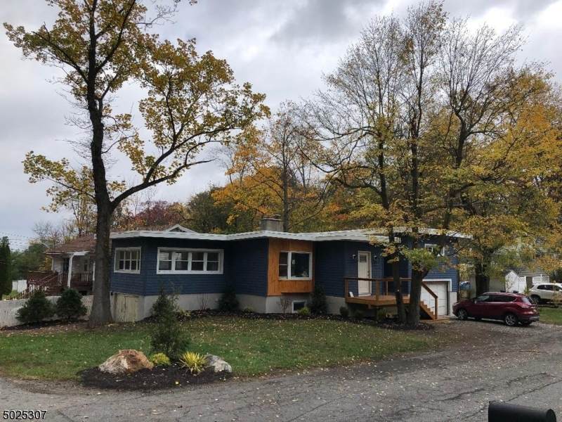 17 Lawrence Ave - Photo 1