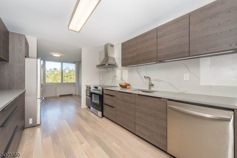 1 Claridge Dr 505 - Photo 1