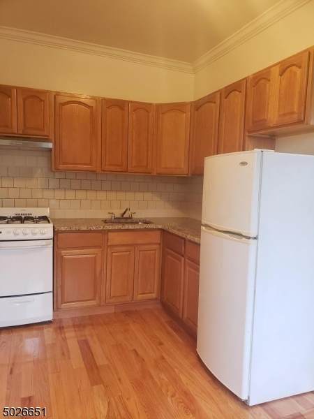 153 Franklin St - Photo 1