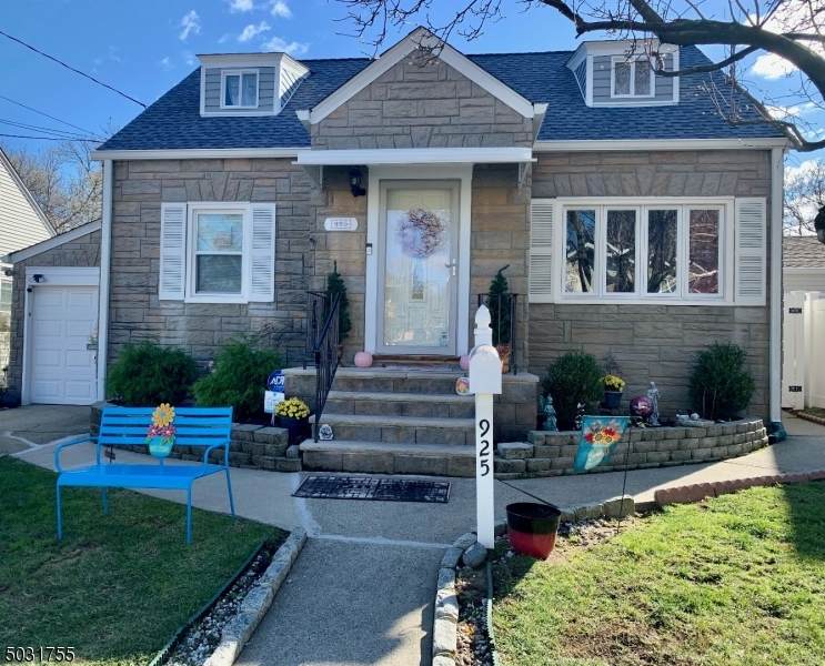 925 Potter Ave - Photo 1