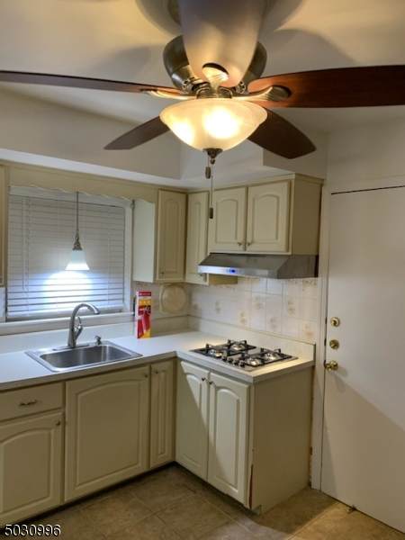 10 Tuxedo Pl - Photo 1