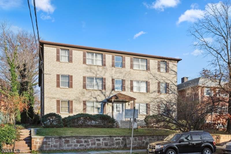361 Franklin St - Photo 1