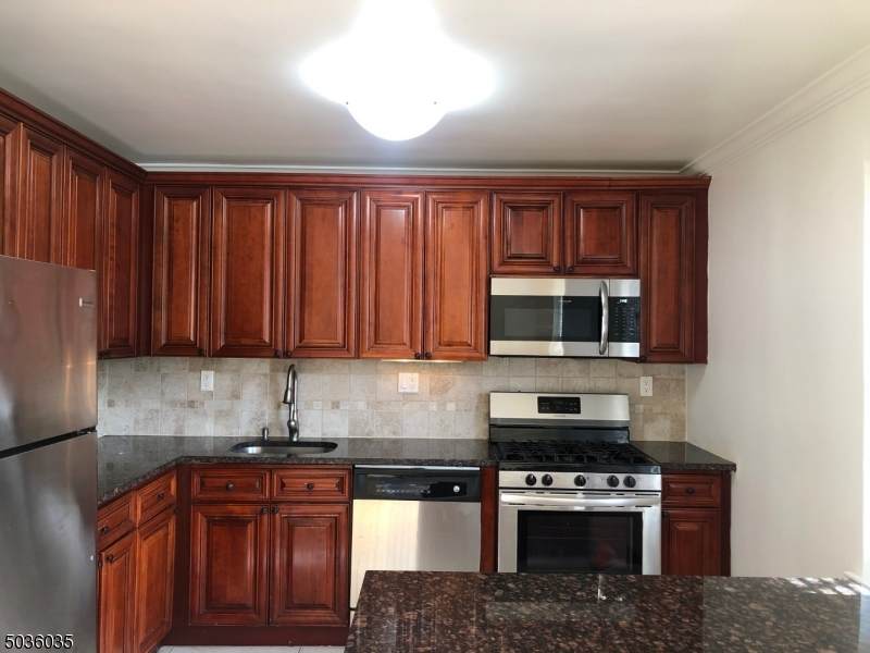 105 New England Ave - Photo 1