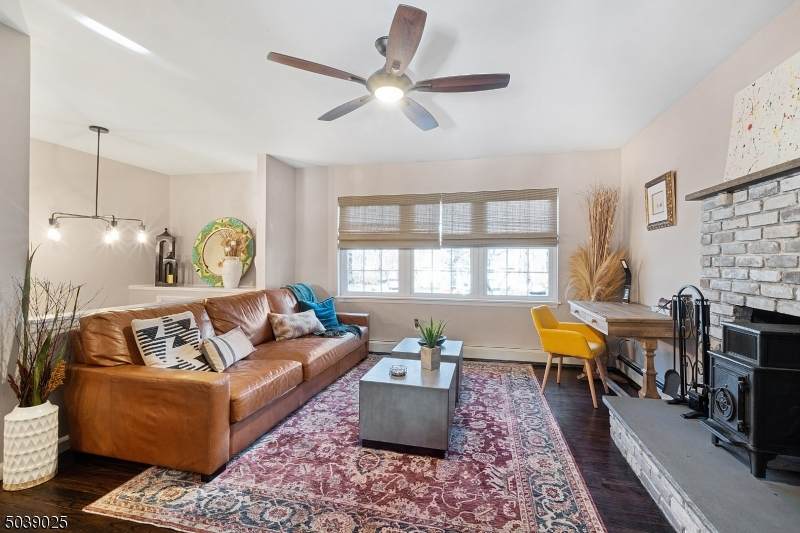 29 Mayne Ave - Photo 1