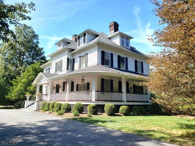 16 Normandy Pkwy - Photo 1