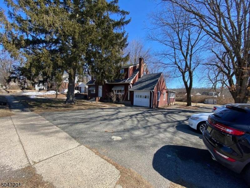 1016 Valley Rd - Photo 1
