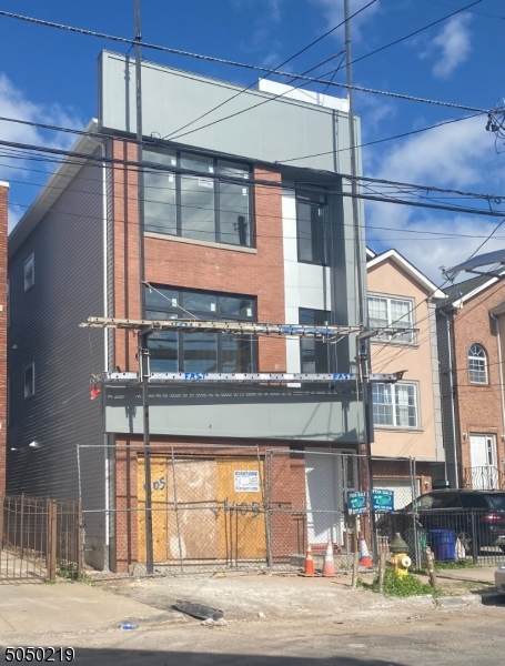 405 S 6th St - Photo 1