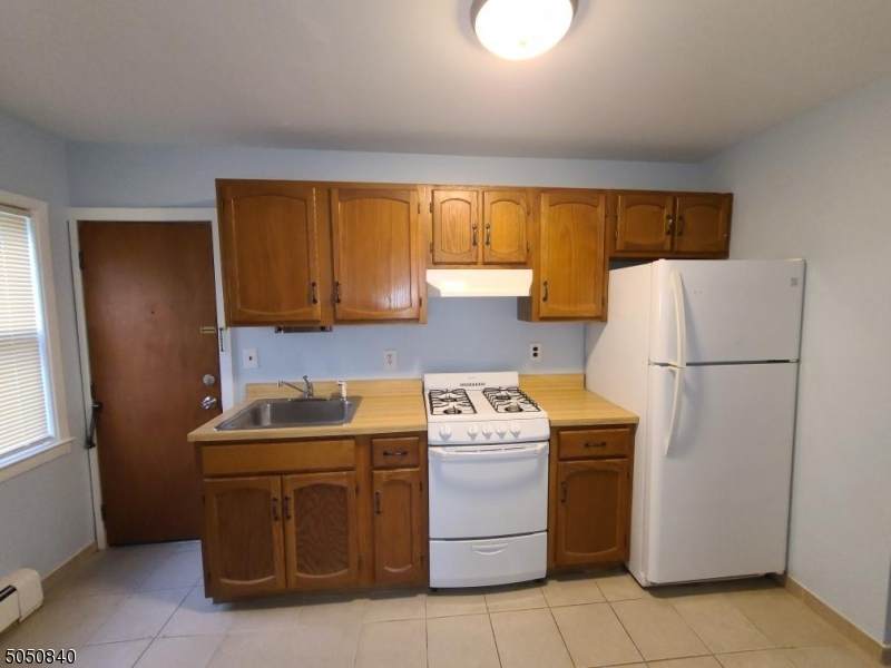 40 Harrison Ave Unit 3 - Photo 1