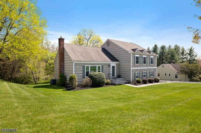 71 Cottage Pl - Photo 1