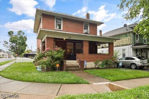 317 Irwin St - Photo 1