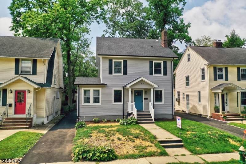 756 Varsity Rd - Photo 1
