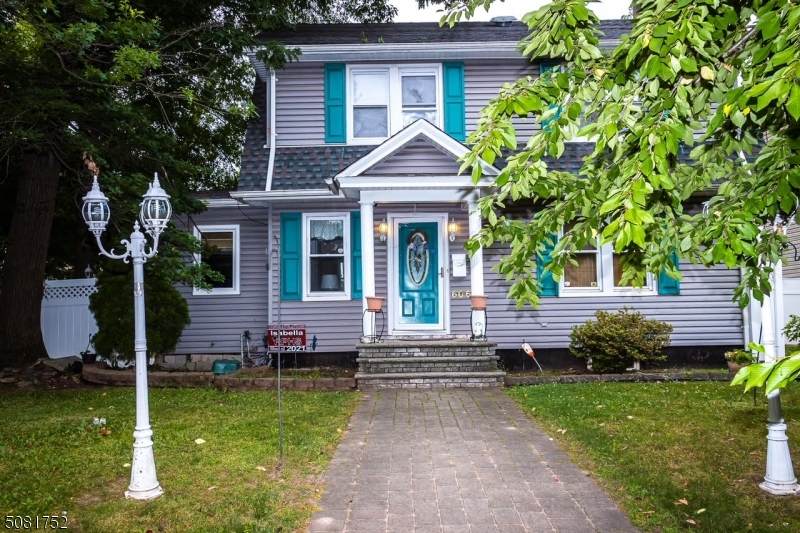606 Walnut St - Photo 1