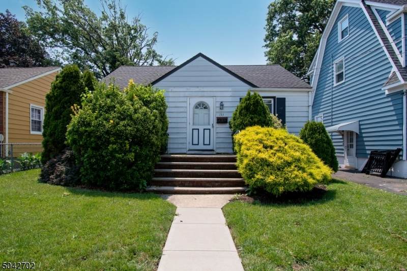 133 Dennis St - Photo 1