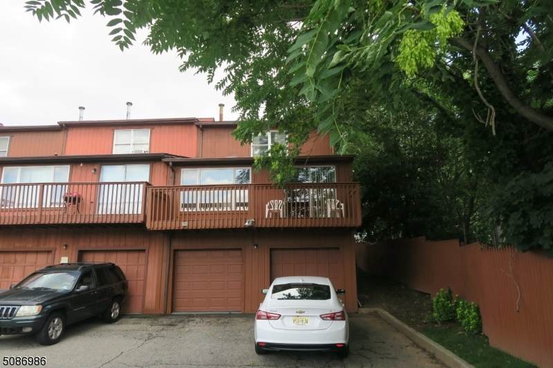233 Nesbit Ter - Photo 1