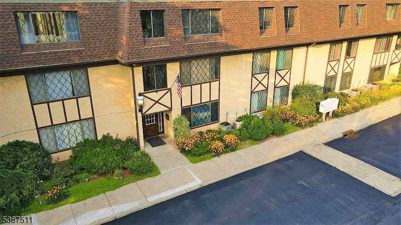 192 Burnett Ave - Photo 1