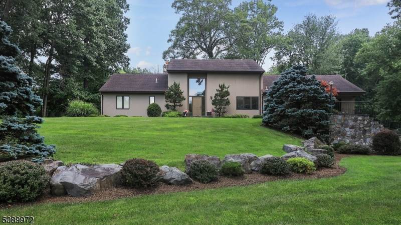 4 Thomas Jefferson Dr - Photo 1