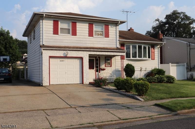 2301 Desisto Dr - Photo 1
