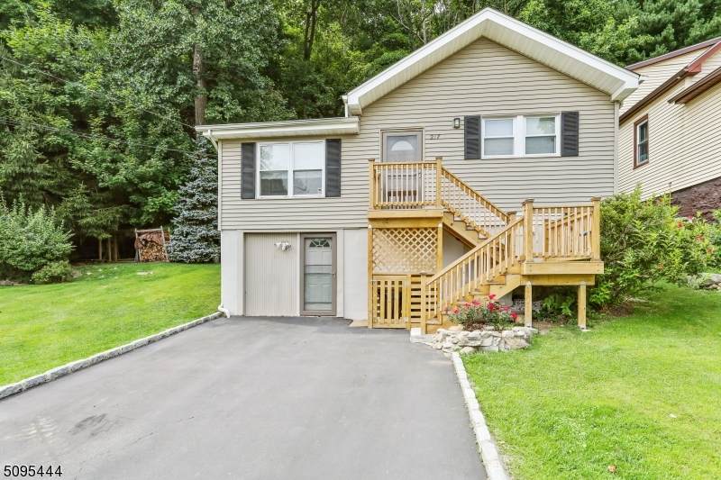 217 Lakeside Ave - Photo 1