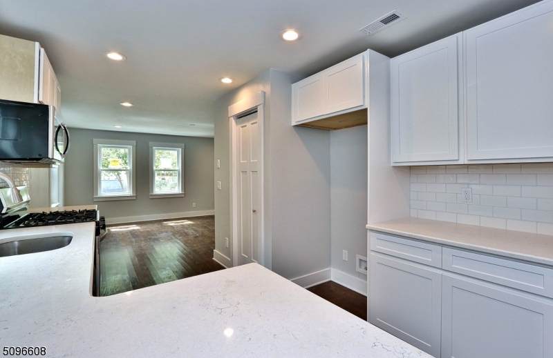 16 Charles St - Photo 1