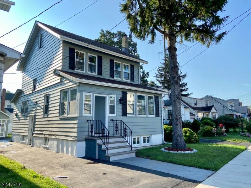1239 Victor Ave - Photo 1