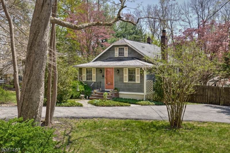 136 Mountainside Rd - Photo 1