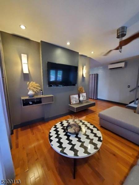213 Summit Ave - Photo 1