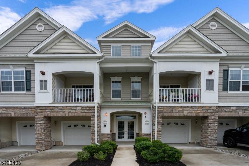 1607 Brook Hollow Dr - Photo 1