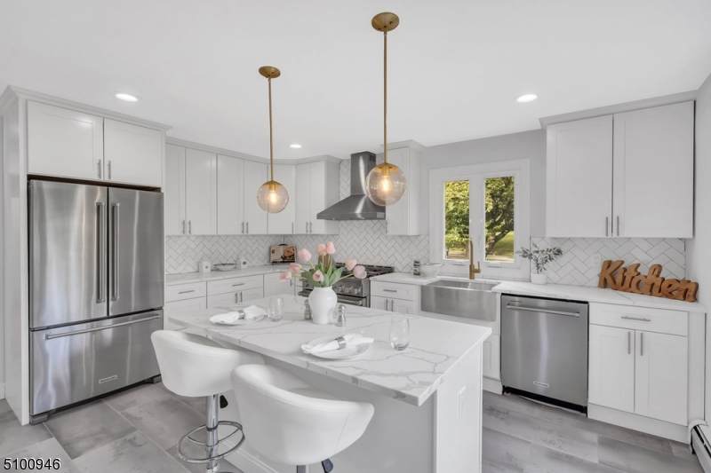 475 Lincoln Ave - Photo 1