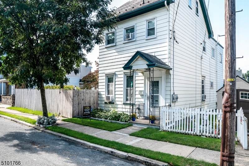 380 Firth St - Photo 1