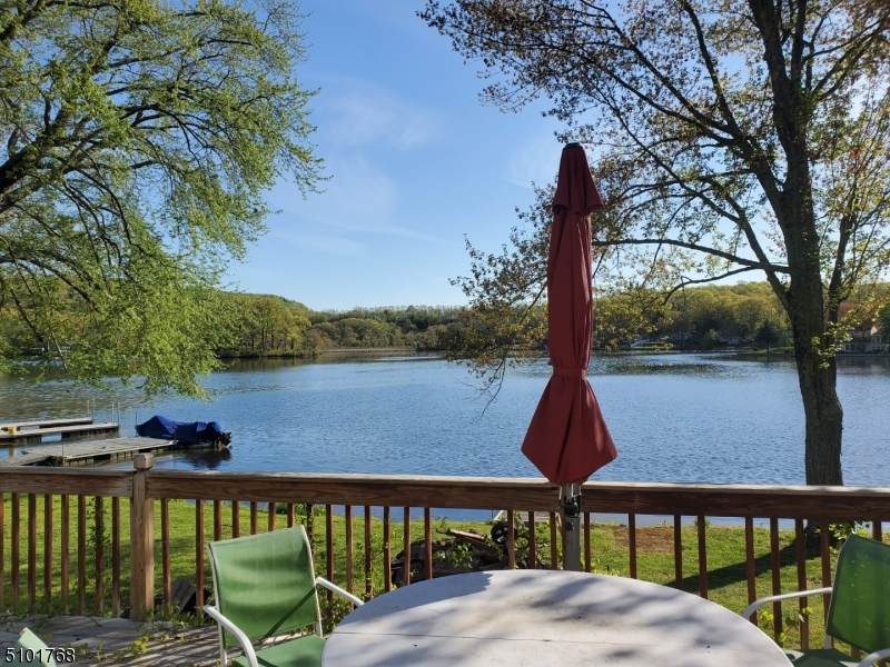 113 Lake Dr - Photo 1