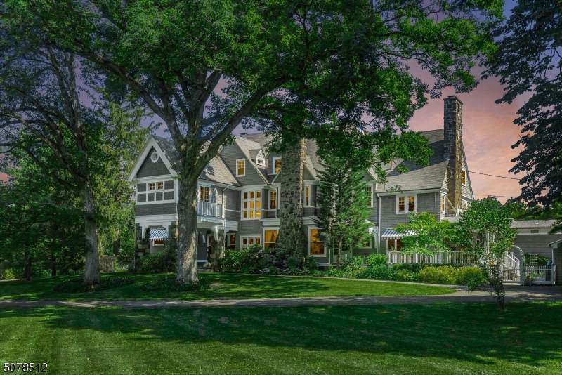 17 Three Gables Rd - Photo 1