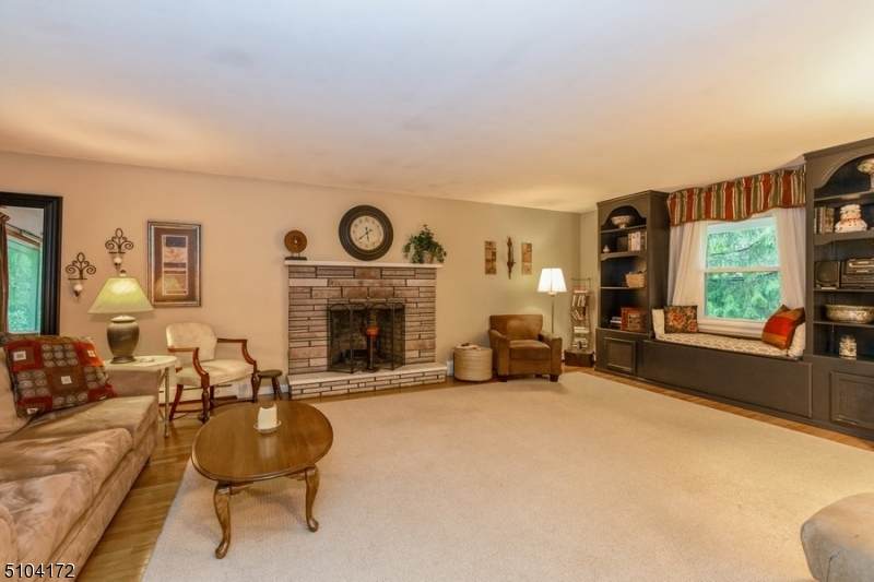 225 Sunnymeade Rd - Photo 1