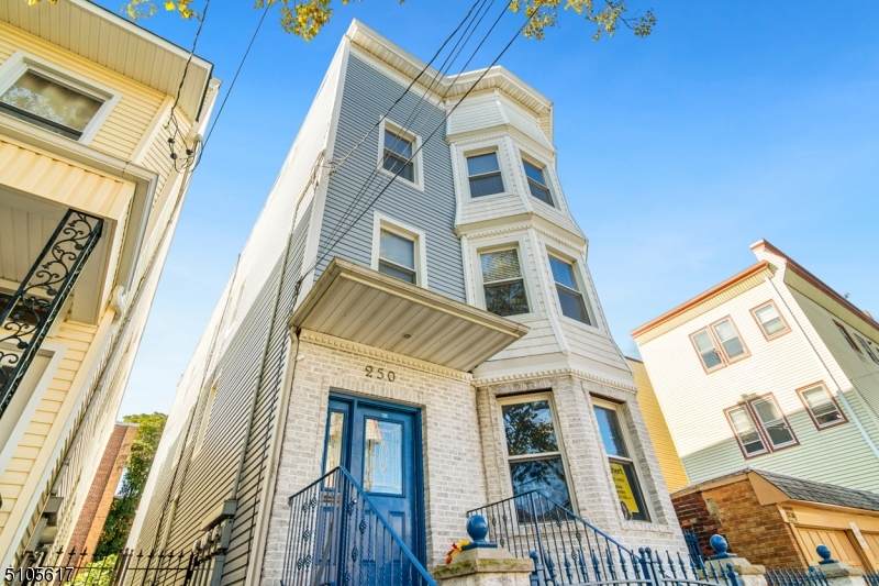 250 New York Ave - Photo 1