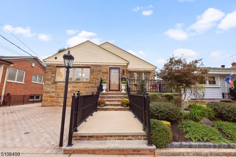 29 Roosevelt Ter - Photo 1