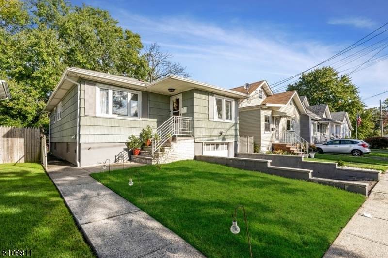 750 Vernon Ave - Photo 1