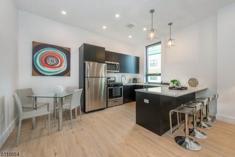 715 Park Ave - Photo 1