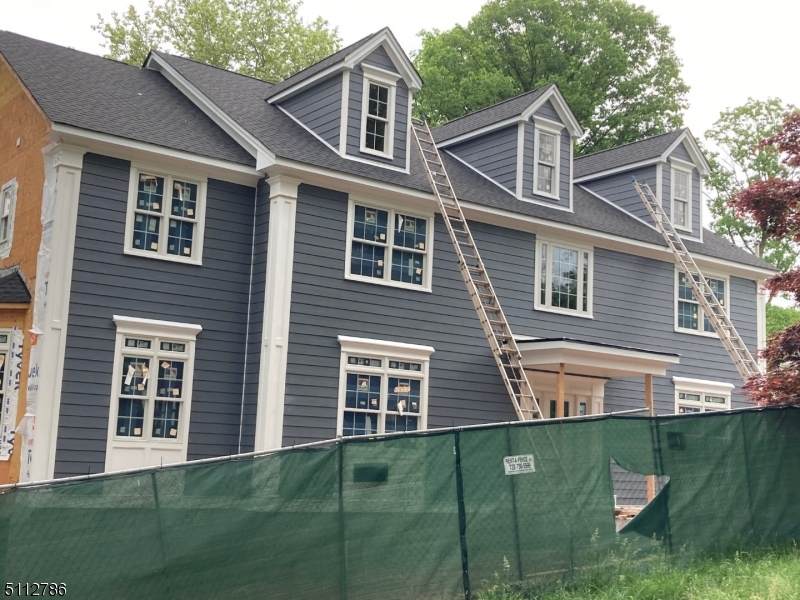 1060 Lawrence Ave - Photo 1
