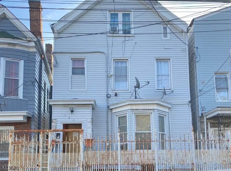 171 Summer Ave - Photo 1