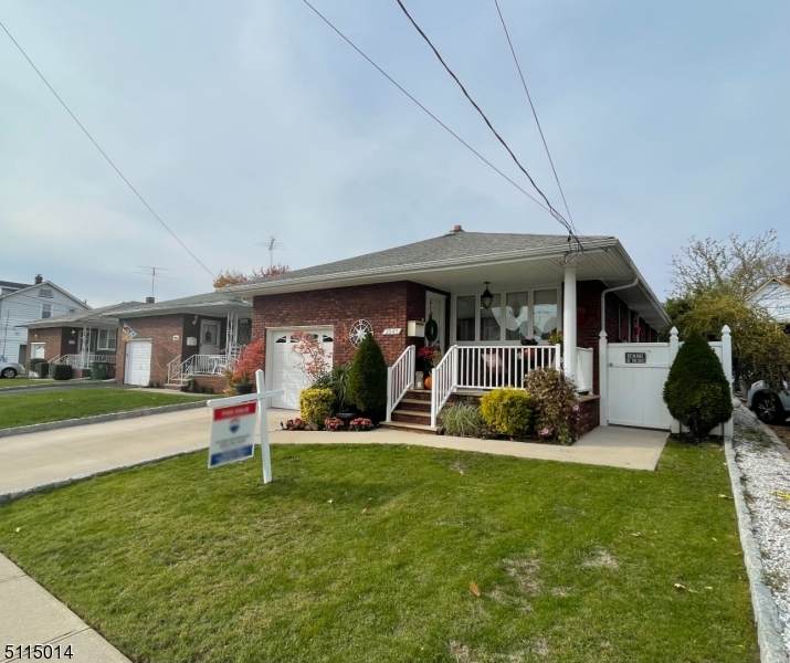 2045 Ingalls Ave - Photo 1