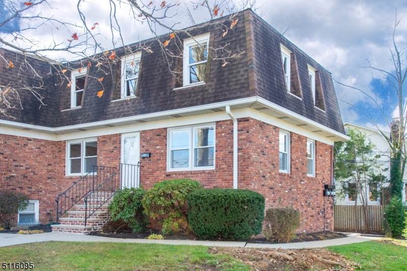 984 Bloomfield Ave - Photo 1