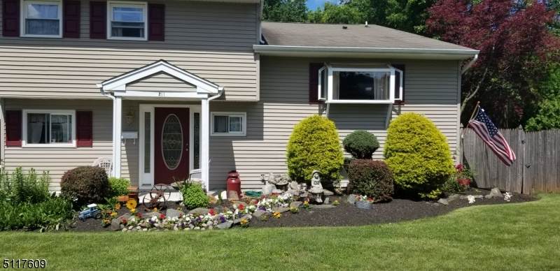 211 Woodmere St - Photo 1